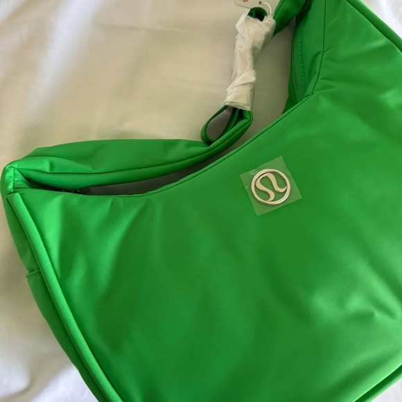 🆕💚 Lululemon Mini Shoulder Bag 4L - Green Punch - Picture 2 of 7